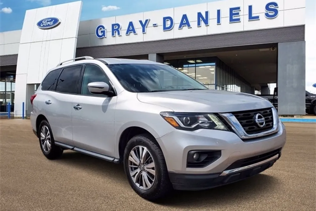 2019 Nissan Pathfinder SV photo 1