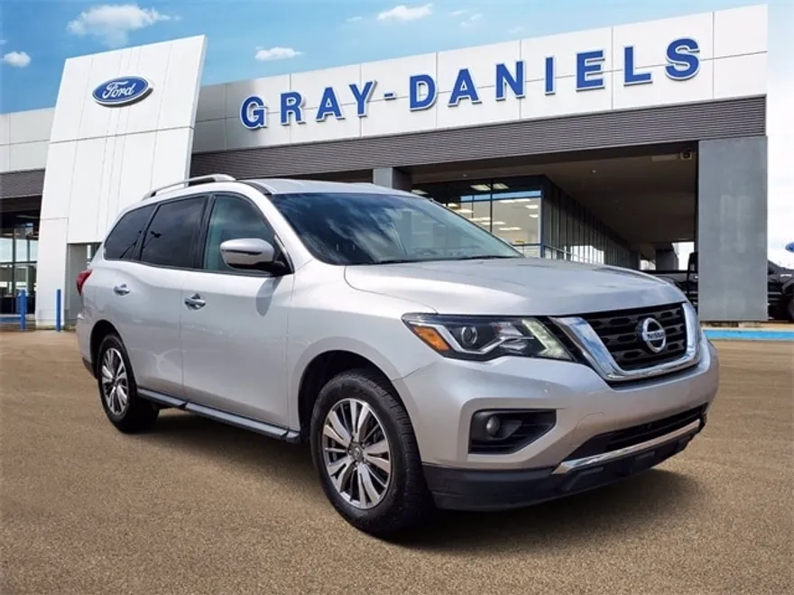 2019 Nissan Pathfinder SV photo 1