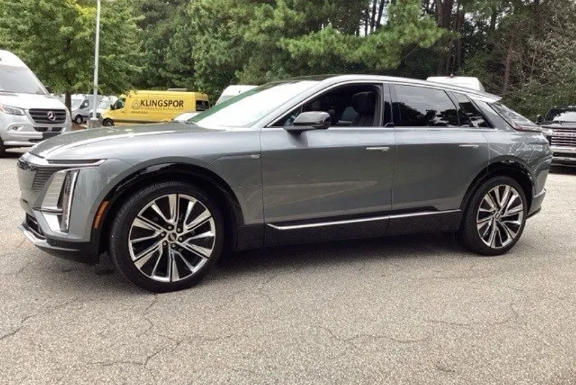 2023 Cadillac Lyriq Luxury photo 1