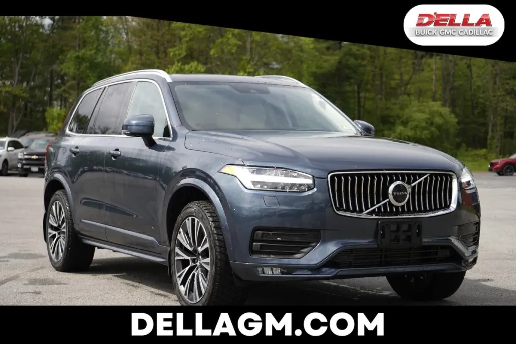 2022 Volvo XC90 Momentum photo 1