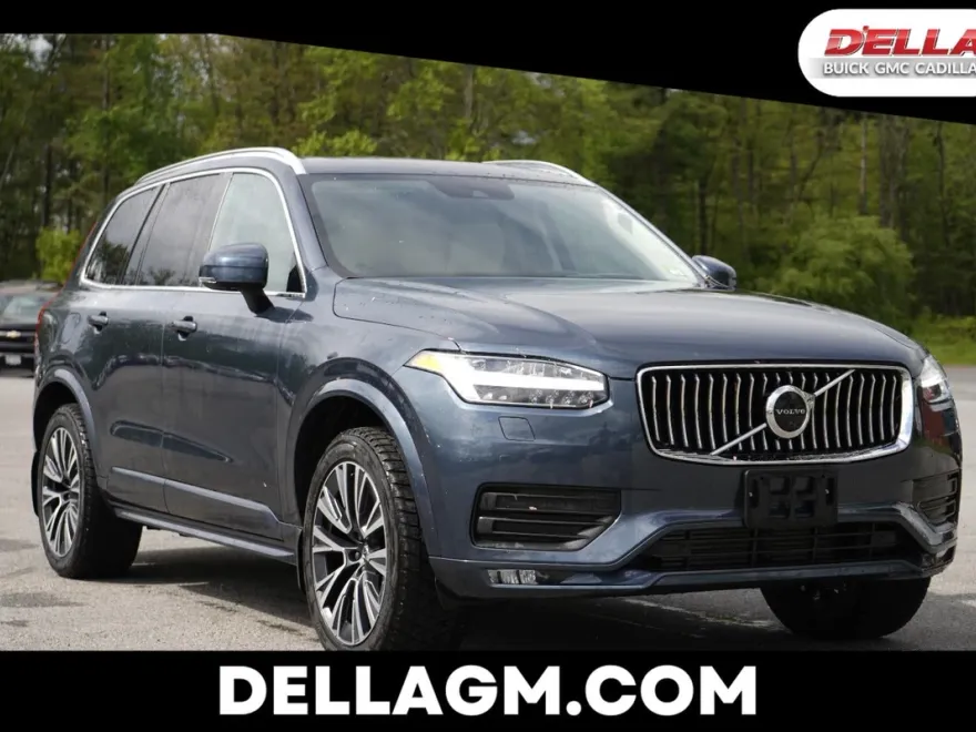 2022 Volvo XC90 Momentum photo 1