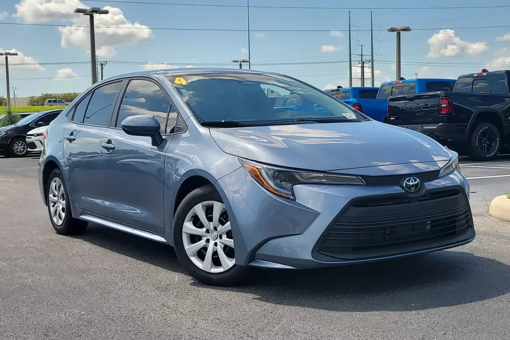 2024 Toyota Corolla LE photo 1