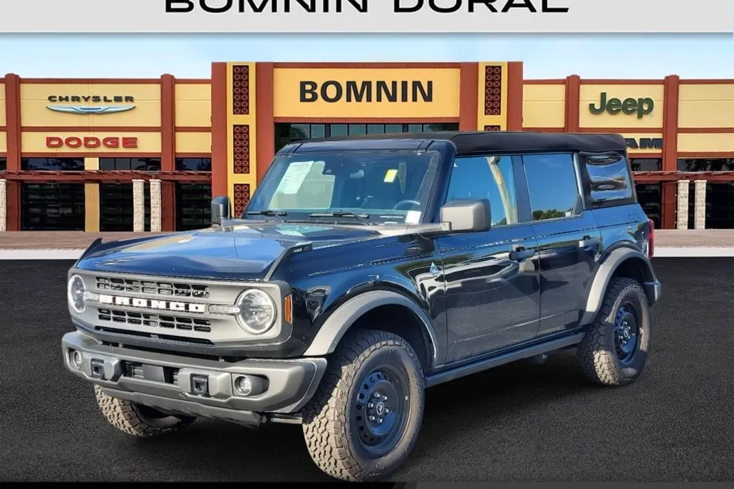 2023 Ford Bronco Black Diamond photo 1
