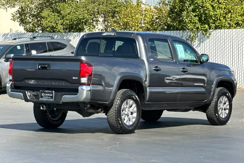 2019 Toyota Tacoma SR5 photo 1