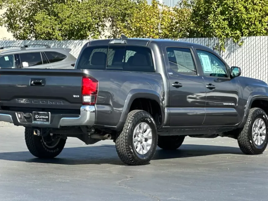 2019 Toyota Tacoma SR5 photo 1