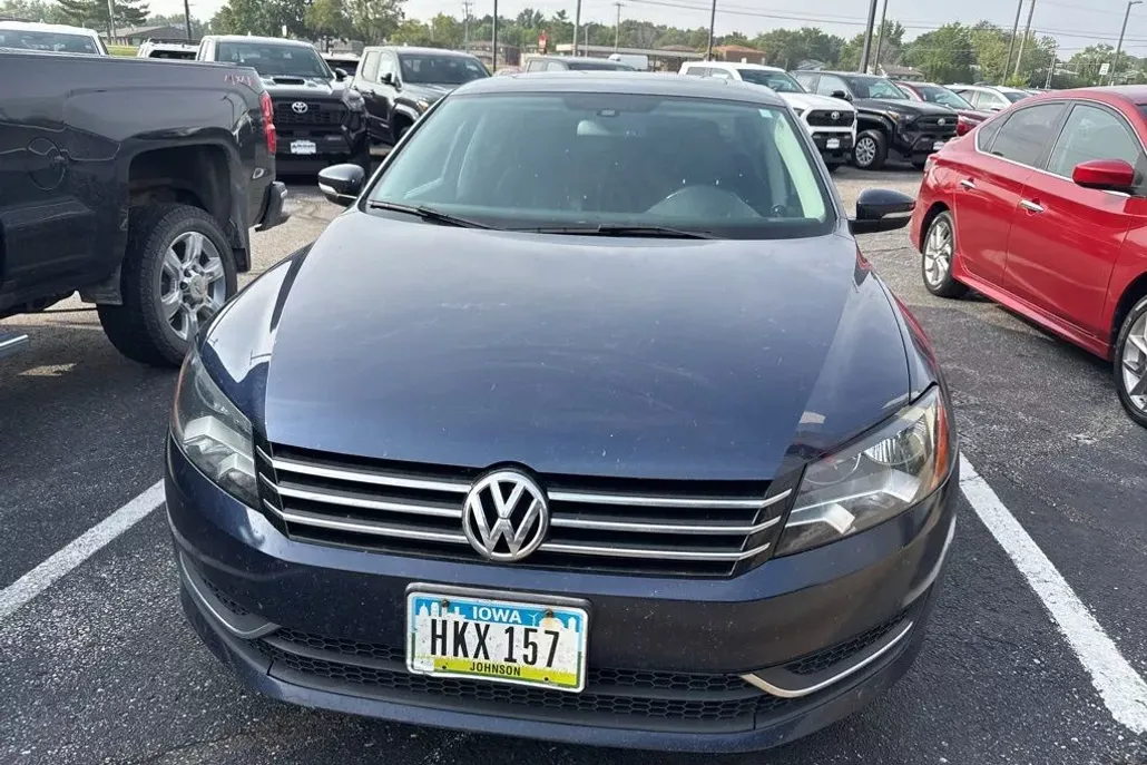 2014 Volkswagen Passat SE photo 1