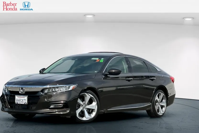 2018 Honda Accord Touring photo 1