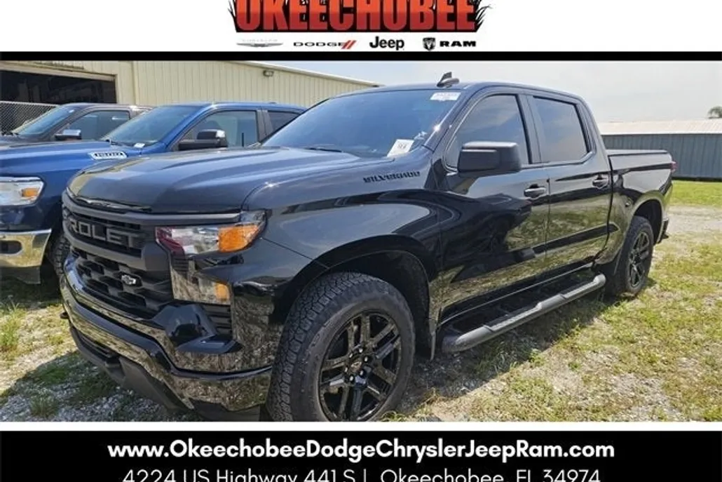 2024 Chevrolet Silverado 1500 Custom photo 1
