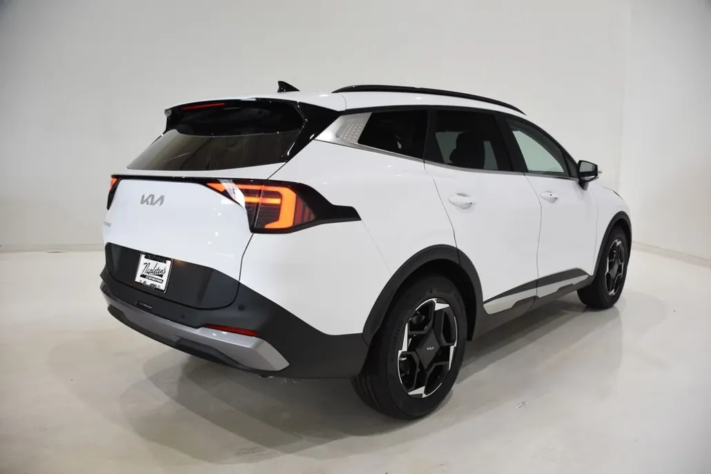 2026 Kia Sportage EX photo 1