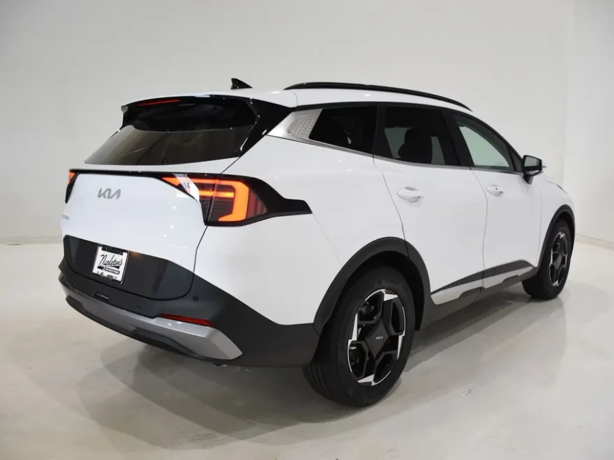 2026 Kia Sportage EX photo 1