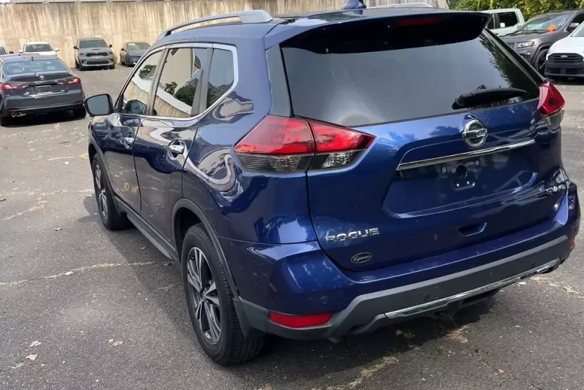 2019 Nissan Rogue SV photo 1