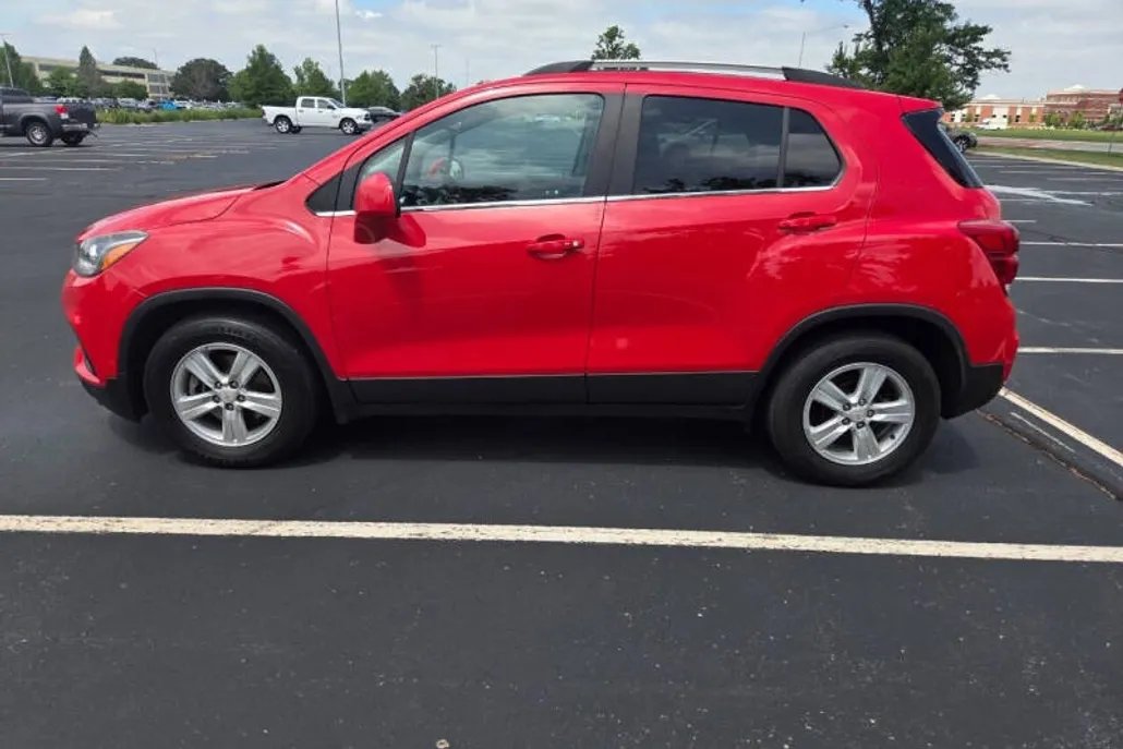 2020 Chevrolet Trax LT photo 1