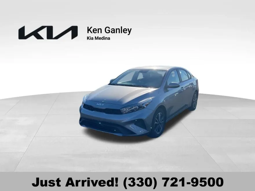 2023 Kia Forte LXS photo 1