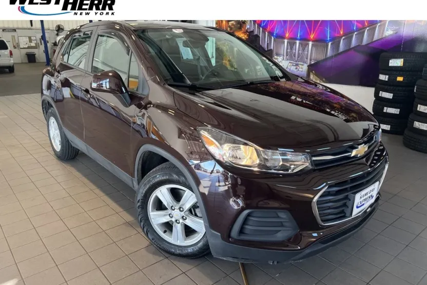 2020 Chevrolet Trax LS photo 1