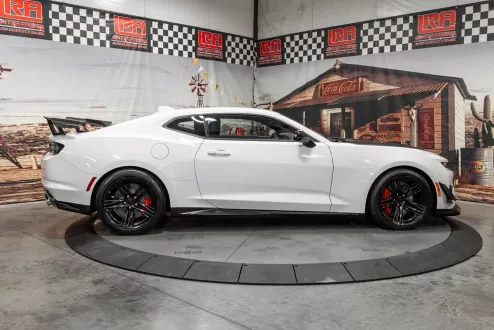 2024 Chevrolet Camaro ZL1 photo 2