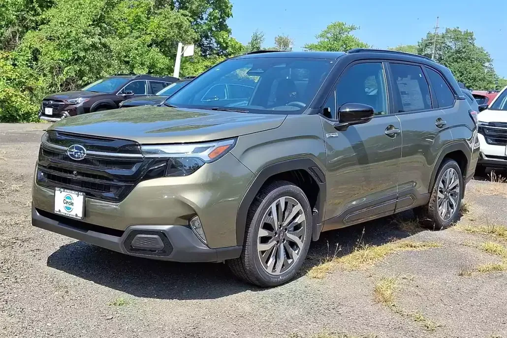 2025 Subaru Forester Touring photo 1