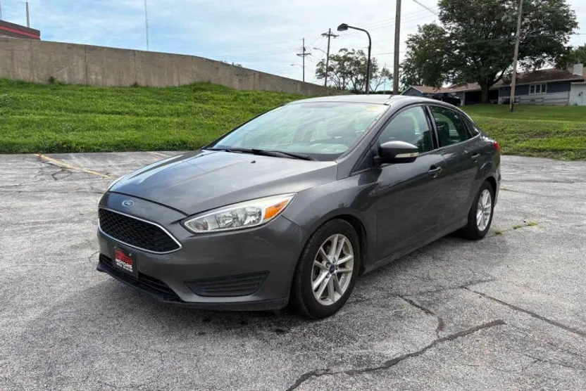 2016 Ford Focus SE photo 1
