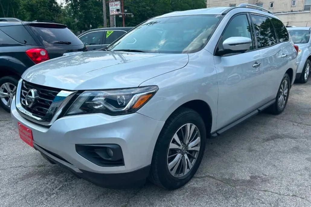 2019 Nissan Pathfinder SL photo 1