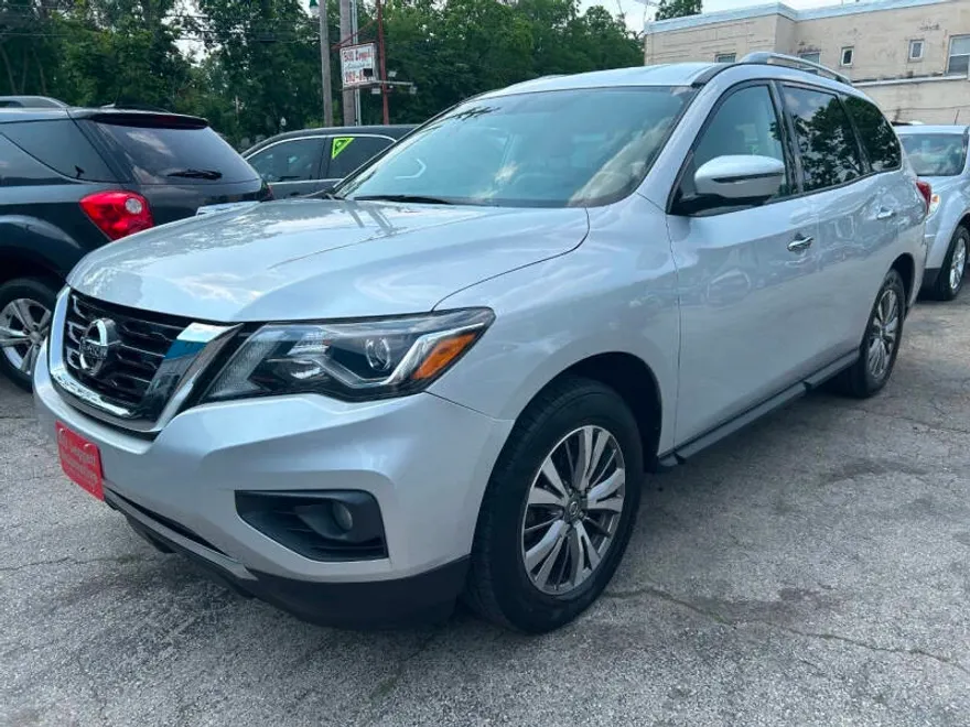 2019 Nissan Pathfinder SL photo 1