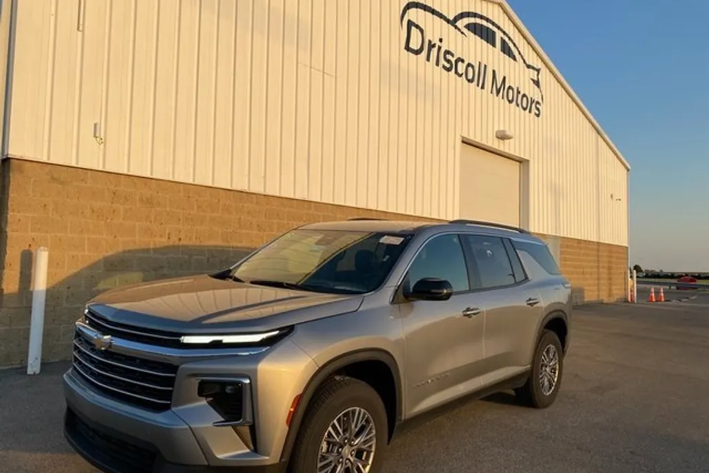 2025 Chevrolet Traverse photo 1