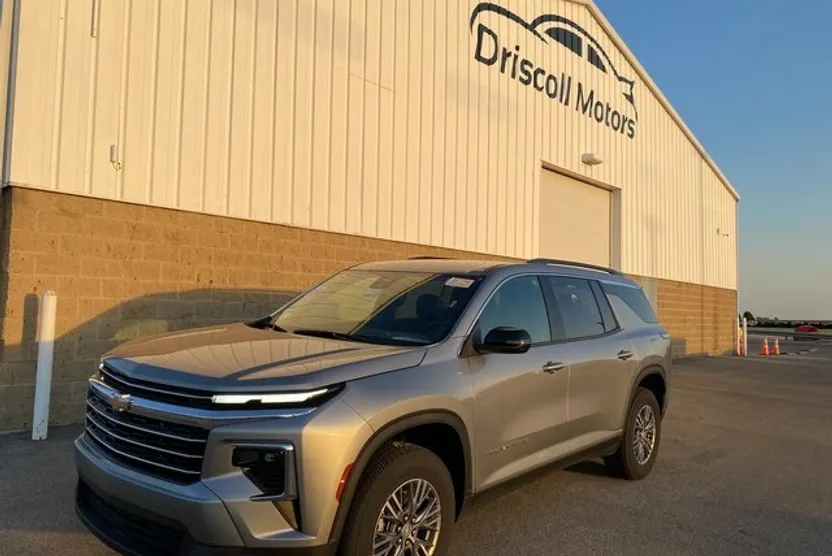 2025 Chevrolet Traverse photo 1