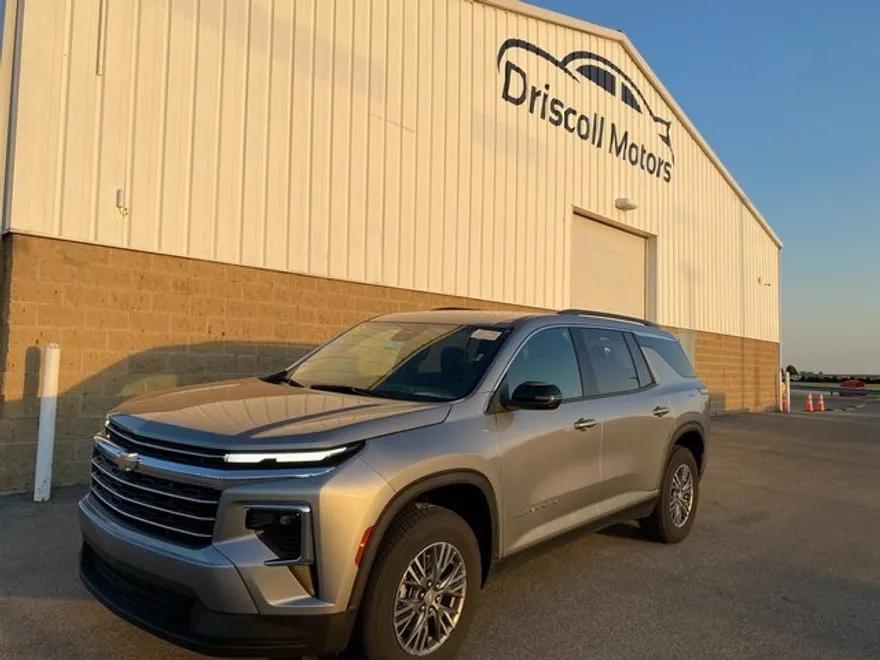 2025 Chevrolet Traverse photo 1
