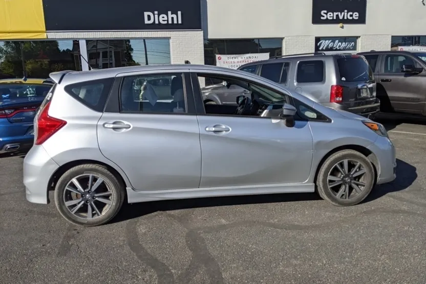 2018 Nissan Versa Note SR photo 1