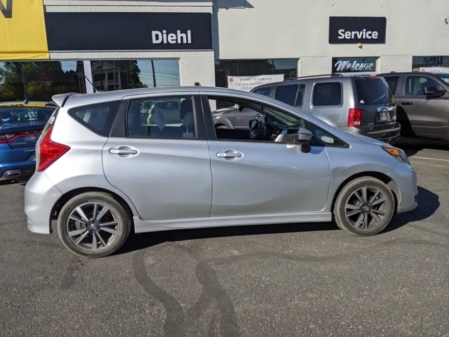 2018 Nissan Versa Note SR photo 1