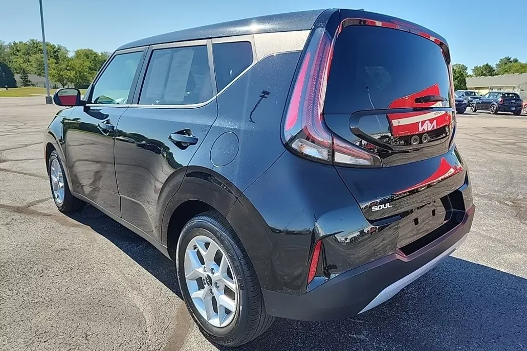 2024 Kia Soul LX photo 1