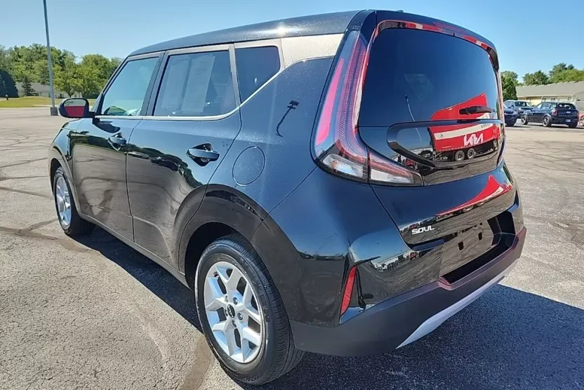 2024 Kia Soul LX photo 1