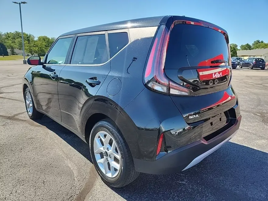 2024 Kia Soul LX photo 1