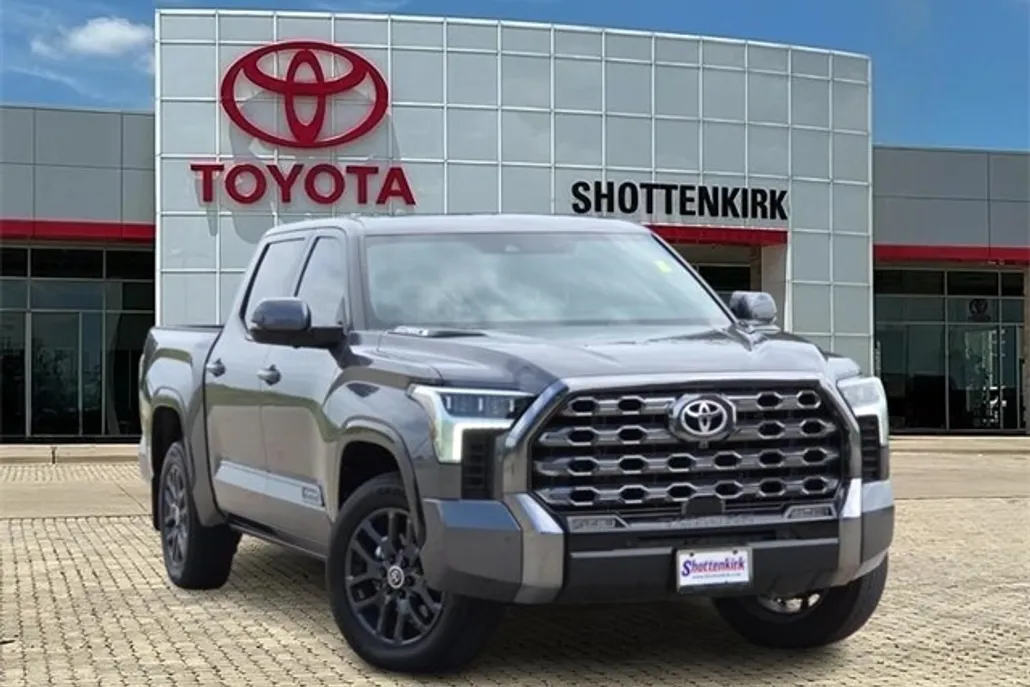 2024 Toyota Tundra Platinum photo 1