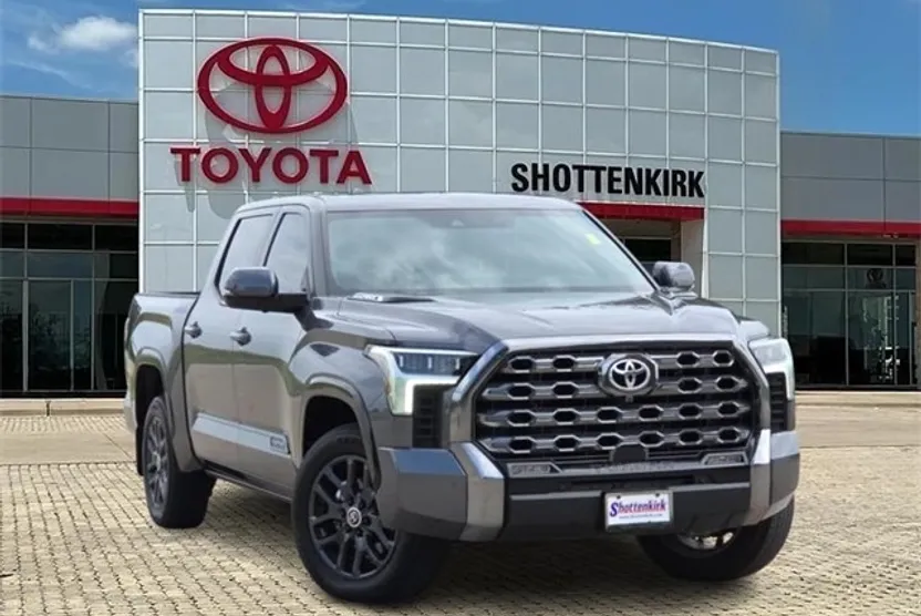 2024 Toyota Tundra Platinum photo 1