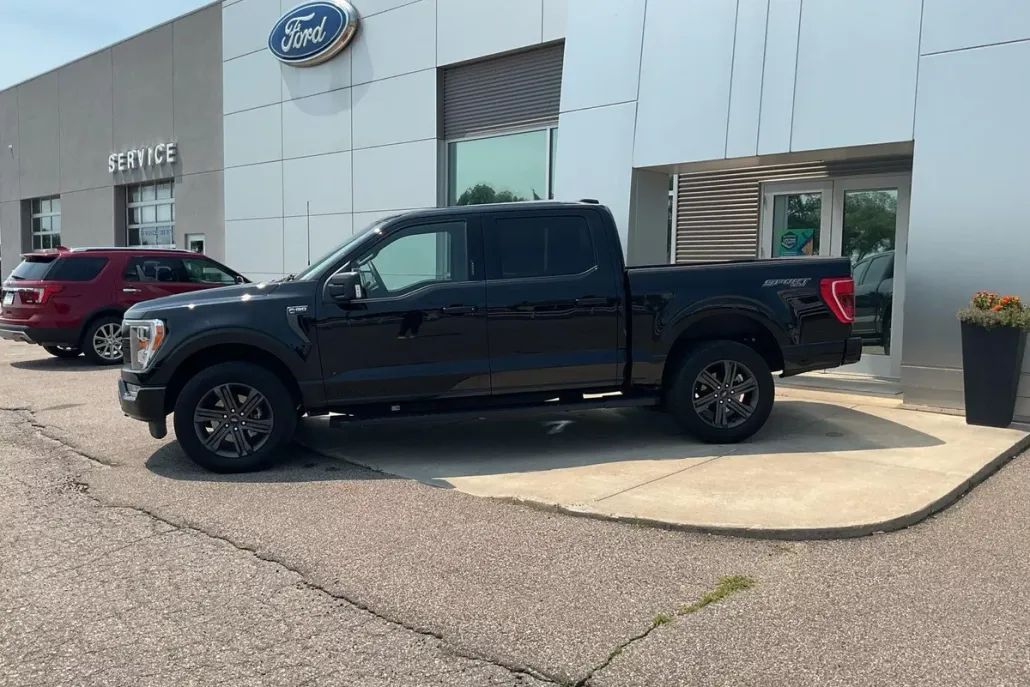 2023 Ford F-150 XLT photo 1