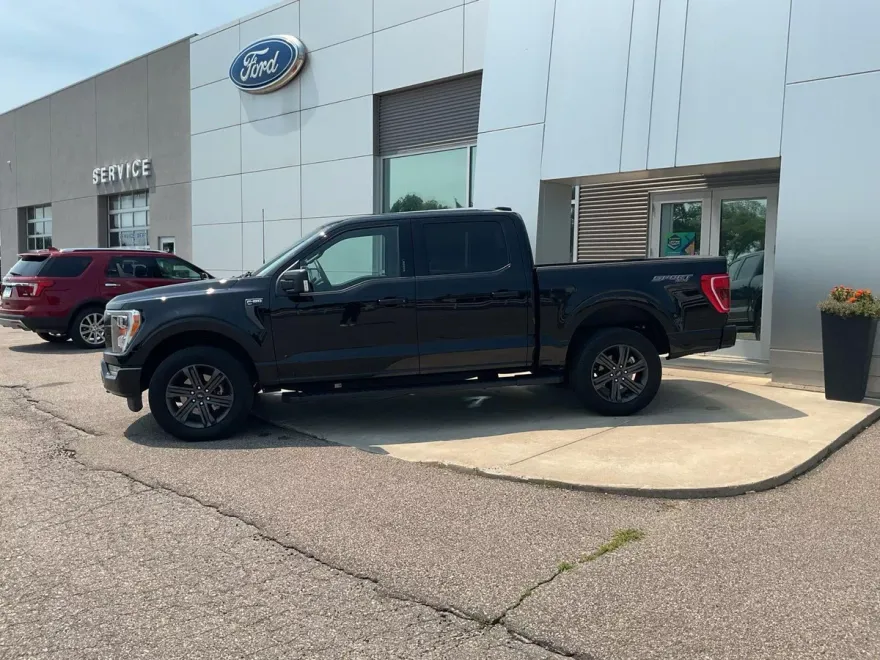 2023 Ford F-150 XLT photo 1