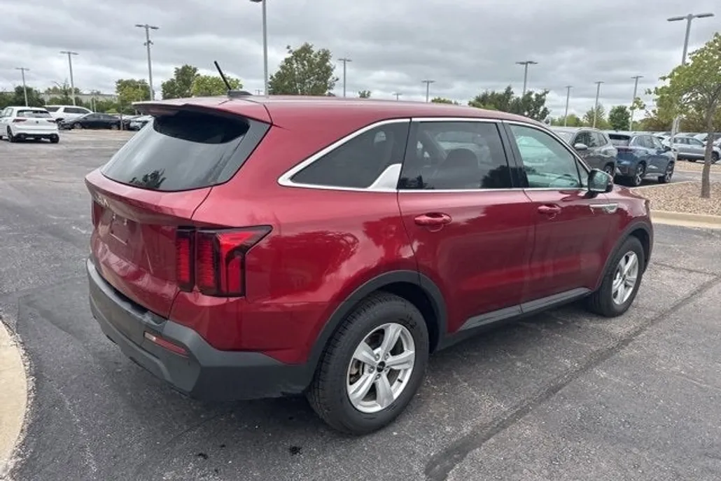 2023 Kia Sorento LX photo 1
