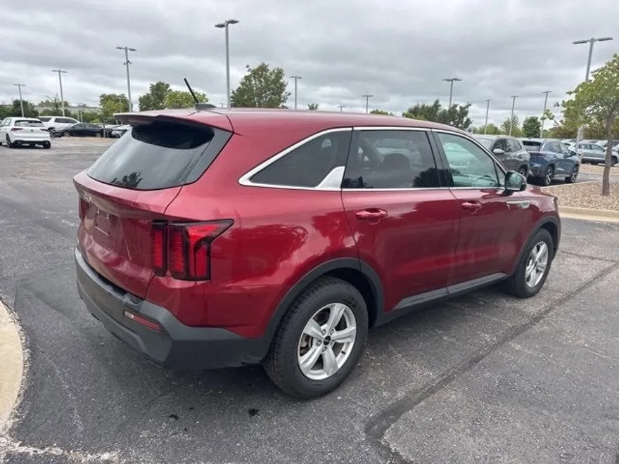 2023 Kia Sorento LX photo 1