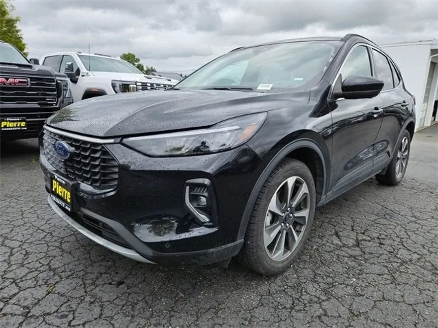 2023 Ford Escape Platinum photo 1