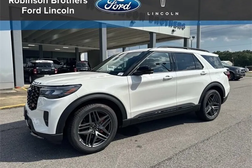 2025 Ford Explorer ST photo 1