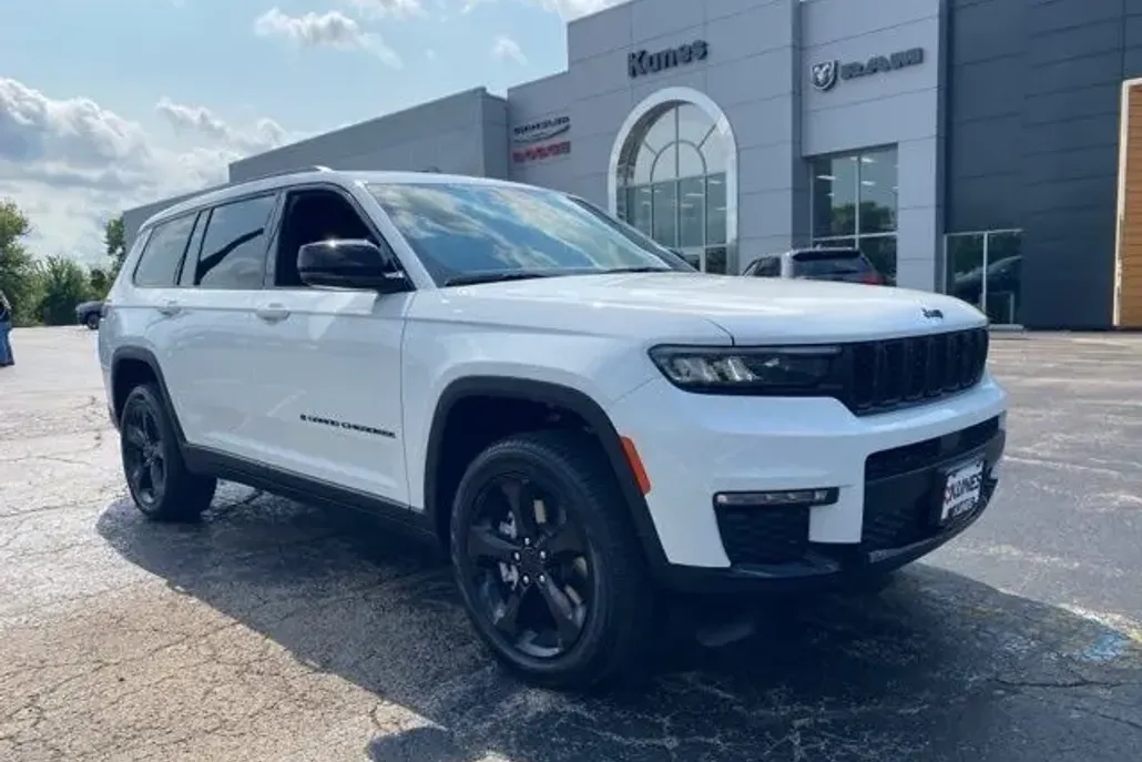 2025 Jeep Grand Cherokee Limited photo 1