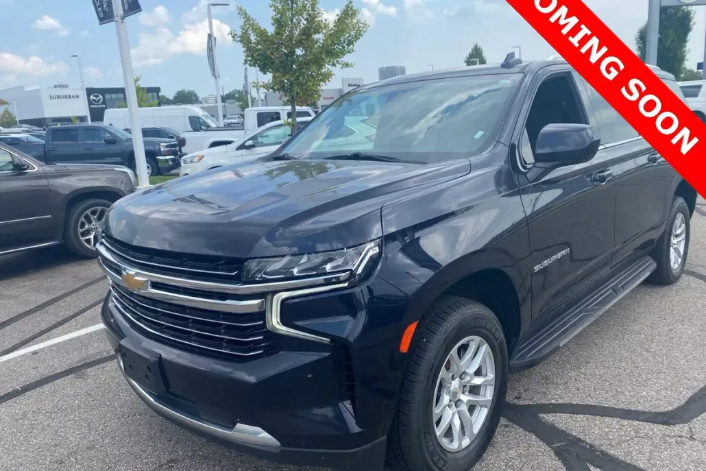 2022 Chevrolet Suburban LT photo 1
