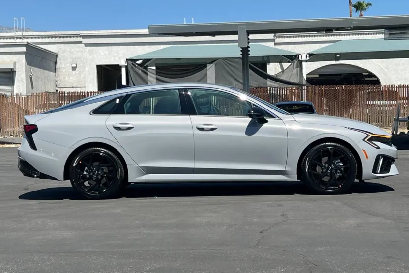 2026 Kia K5 GT-Line photo 1