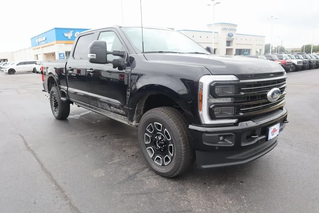 2025 Ford F-250 Platinum photo 1