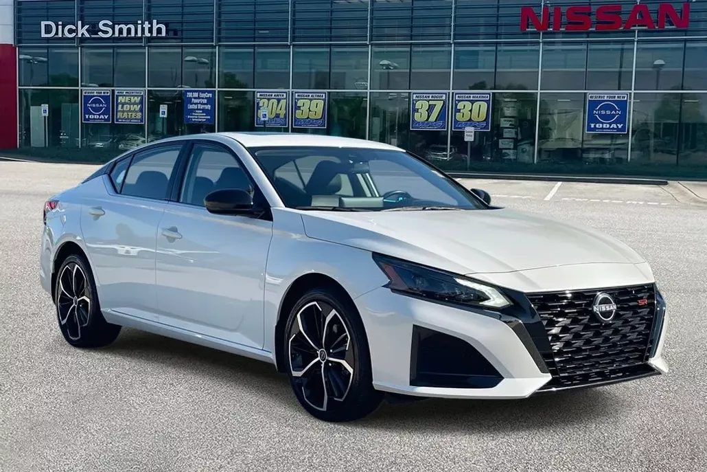 2024 Nissan Altima 2.5 SR photo 1