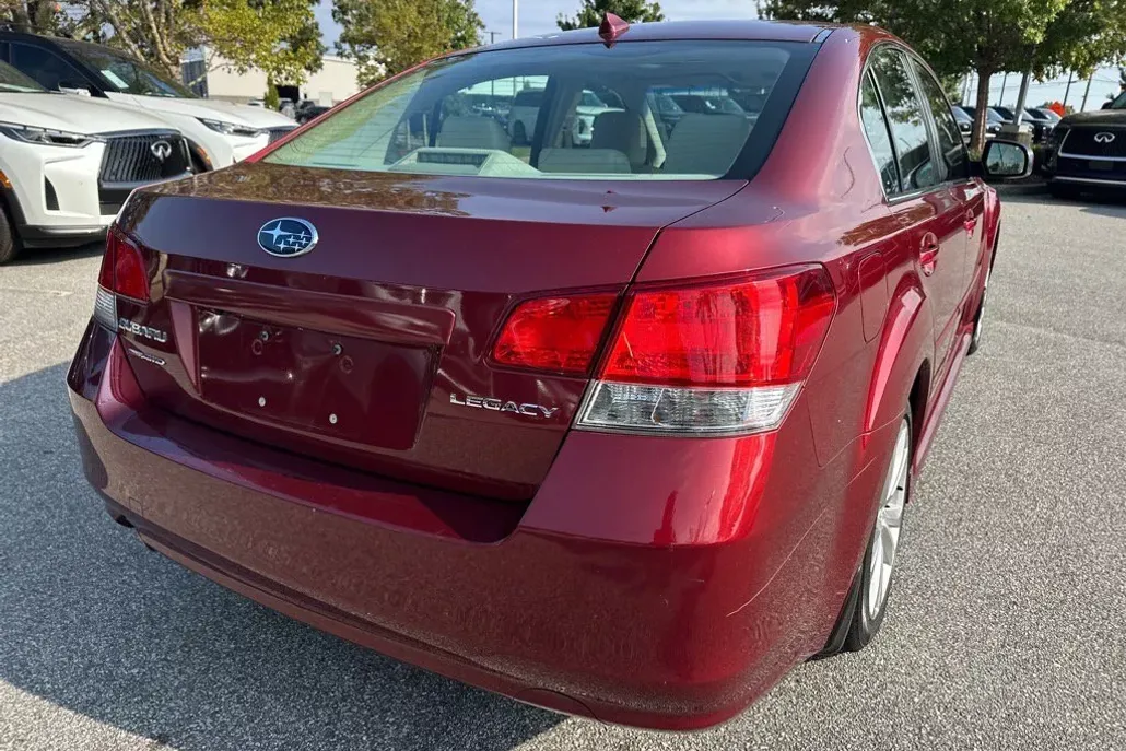 2014 Subaru Legacy 2.5i Limited photo 1