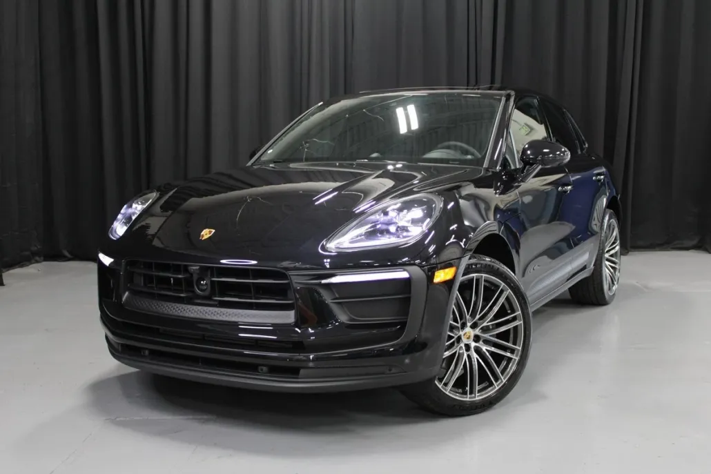 2026 Porsche Macan Base photo 1