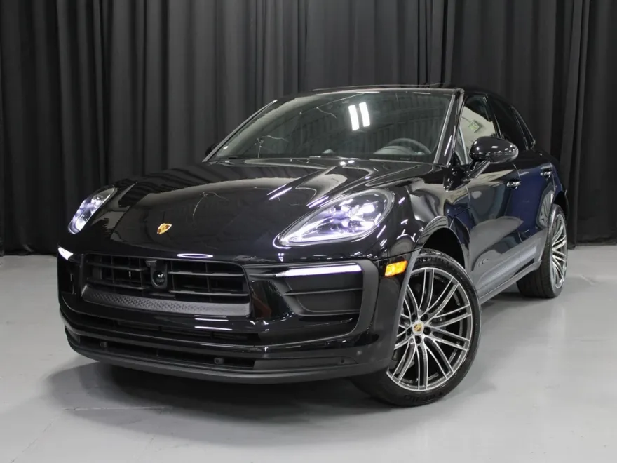 2026 Porsche Macan Base photo 1