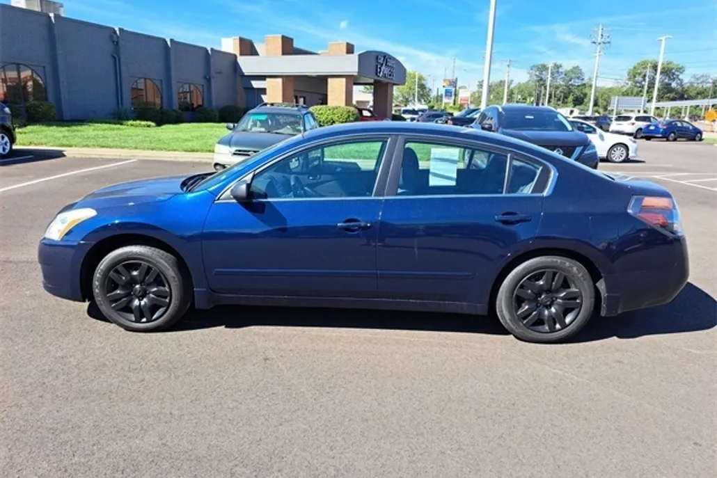 2010 Nissan Altima 2.5 S photo 1