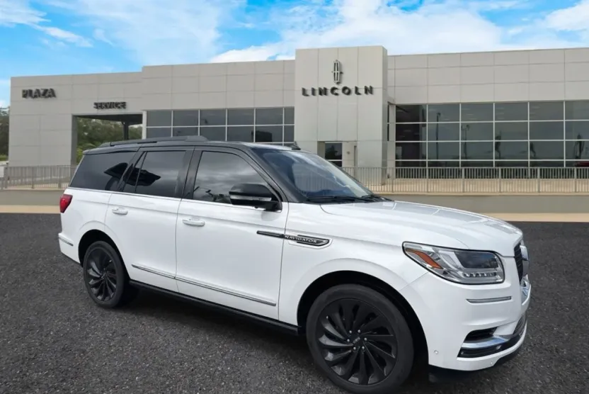 2021 Lincoln Navigator Black Label photo 1