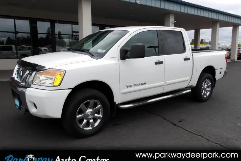 2011 Nissan Titan SV photo 1